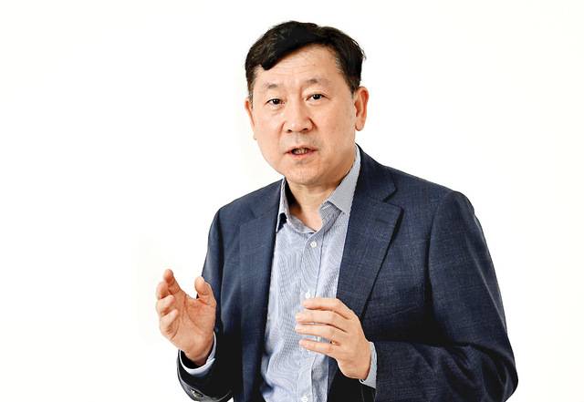 이병철 전 삼성전자 부사장(아주대 미중정책연구소 연구원)이 21일 국민일보와 만나 도널드 트럼프 미국 행정부의 관세 압박 등 다양한 지정학 리스크에 대응하기 위한 기업외교의 중요성을 설명하고 있다. 김지훈 기자