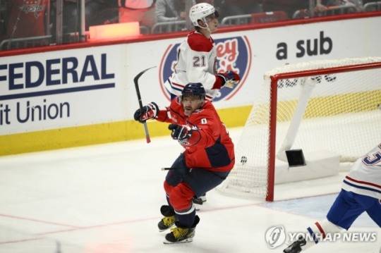 연장 결승골에 환호하는 알렉스 오베치킨