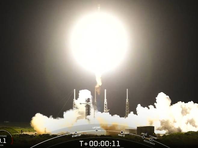 군사정찰위성 4호기가 22일 오전 9시48분쯤 미국 우주탐사기업 스페이스X 팰컨9 로켓에 실려 성공적으로 발사되고 있다. / 사진=SpaceX