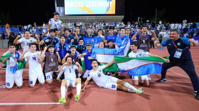 우즈베키스탄 선수들이 우승 세리머니를 펼치고 있다. /AFC 제공