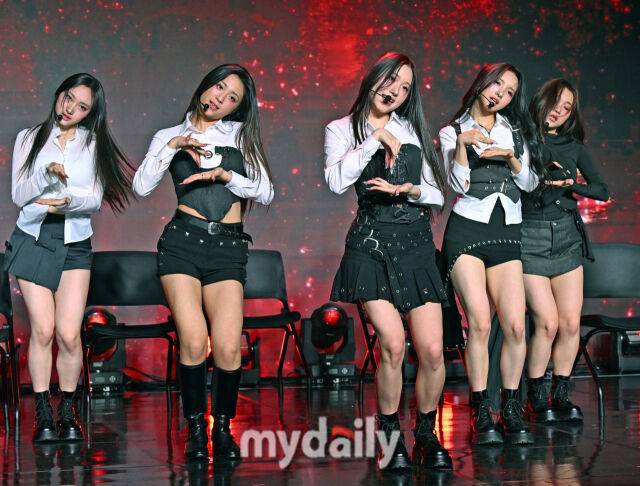 그룹 VVS 브리트니가 22일 서울 청담동 일지아트홀에서 진행된 데뷔 싱글 'TEA' 쇼케이스에 멋진 무대를 선보였다. / 한혁승 기자(hanfoto@mydaily.co.kr)