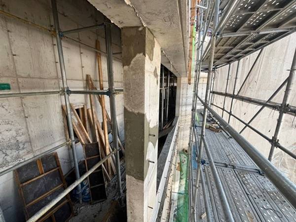 전남교육수련원 건물 공사가 한창인 가운데 기둥 내·외부가 허연 시멘트로 발라져 있다는 의혹이 제기되고 있다. [독자 제공]