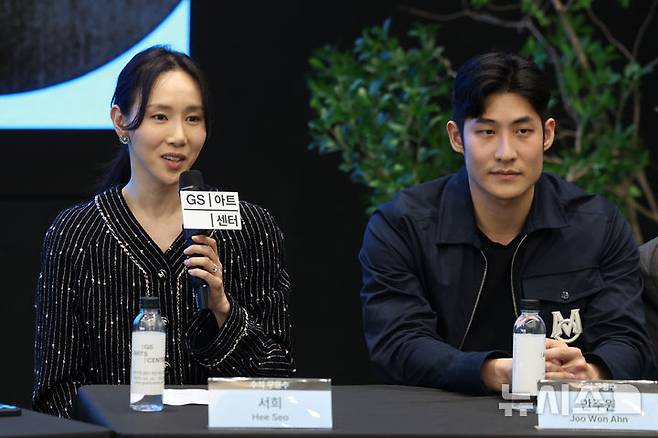 [서울=뉴시스] 박진희 기자 = 아메리칸 발레 시어터(ABT) 수석무용수 서희와 안주원이 22일 서울 강남구 GS아트센터에서 창단 85주년 맞아 13년만에 내한하여 'GS아트센터 개관 공연 아메리칸 발레 시어터(ABT) 기자간담회'를 하고 있다. 2025.04.22. pak7130@newsis.com