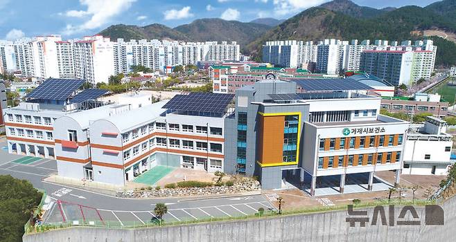 [거제=뉴시스] 신정철 기자= 거제시보건소는 오는 4월말부터 ‘영구적 불임예상 생식세포(정자·난자) 동결·보존 지원 사업’을 시행한다고 22일 밝혔다.사진은 거제시보건소 전경.(사진=뉴시스DB).2025.04.22. sin@newsis.com