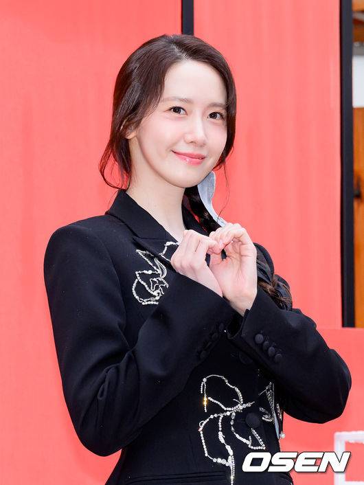 [OSEN=이대선 기자] 14일 오후 서울 한국 가구 박물관에서 글로벌 럭셔리 뷰티 브랜드의 연회 행사가 열렸다.한편 임윤아는 영화 ‘악마가 이사왔다’ 개봉을 앞두고 있다.배우 임윤아가 포즈를 취하고 있다. 2025.04.14 /sunday@osen.co.kr