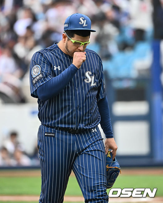 [OSEN=대구, 이석우 기자] 20일 대구삼성라이온즈파크에서 2025 신한 SOL 뱅크 KBO 리그 삼성 라이온즈와 롯데 자이언츠의 경기가 열렸다. 홈팀 삼성은 후라도가, 방문팀 롯데는 나균안이 선발 출전했다. 삼성 라이온즈 선발 투수 역투하고 있다. 2025.04.20 / foto0307@osen.co.kr