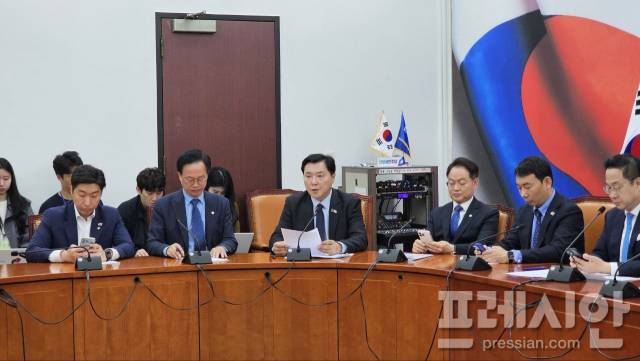 ▲민주당 원내대책회의에서 발언하는 조계원 의원ⓒ조계원 의원실