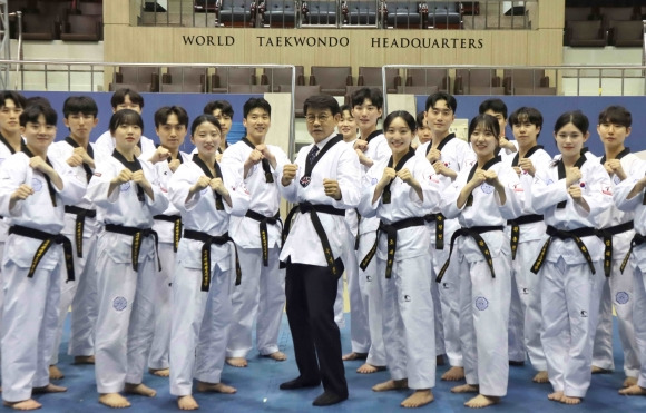 국기원이 22일 홍보대사로 가수 설운도를 임명했다고 밝혔다. 국기원 제공