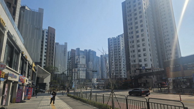 경기도 과천시내 아파트 모습. 백주연 기자