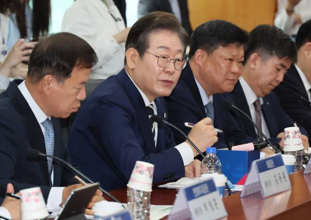 더불어민주당 이재명 대선 경선 후보가 21일 서울 여의도 금융투자협회에서 열린 자본시장 활성화를 위한 정책간담회에서 발언하고 있다. 연합뉴스