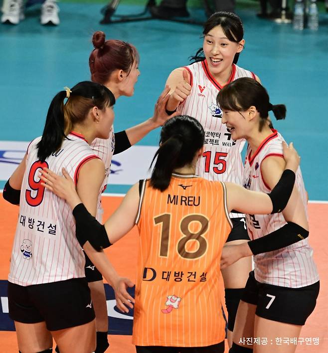 20일 화성종합실내체육관에서 진행된 2025 한국·태국 여자배구 올스타 슈퍼매치 ⓒ한국배구연맹