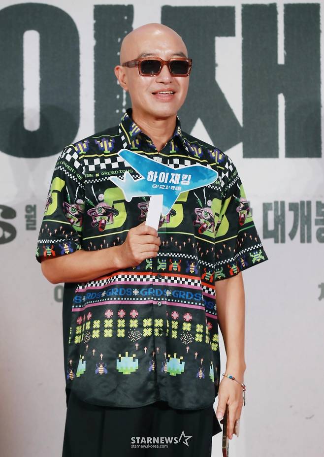 배우 홍석천이 18일 오후 서울 메가박스 코엑스에서 진행된 영화 '하이재킹' VIP 시사회에 참석해 포즈를 취하고 있다. /2024.06.18 /사진=이동훈