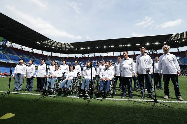 장애인의 날을 맞아 행사를 진행한 울산HD. /사진=울산HD 제공