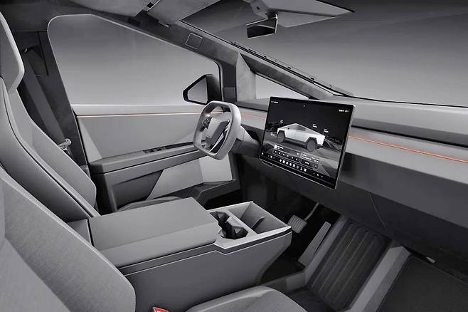 테슬라 사이버트럭 롱 레인지 모델 실내