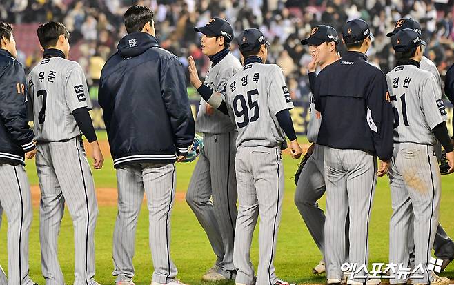 한화는 지난 18~20일 대전한화생명볼파크에서 열린 '2025 신한 SOL Bank KBO 리그' NC와 주말 3연전에서 싹쓸이 승리를 챙겼다. 리그 2위에 오른 현재, 구단과 팬이 목표하는 가을야구 진출이 실제 이뤄질 수 있을지 많은 관심을 받고 있다. 엑스포츠뉴스 DB