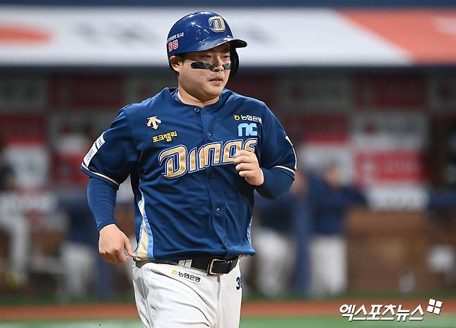 NC 외야수 권희동은 22일 잠실구장에서 열릴 '2025 신한 SOL Bank KBO 리그' LG와 정규시즌 세 번째 맞대결에서 5번타자 좌익수로 선발 출전한다. 그는 최근 사구로 다친 왼쪽 광배근 부상을 털어내고 선발 명단에 복귀했다. 엑스포츠뉴스 DB