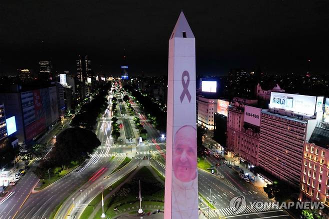 프란치스코 교황의 선종을 애도하는 아르헨티나 부에노스아이레스 풍경 [AFP 연합뉴스 자료사진]