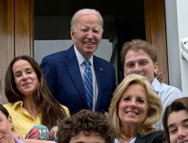 조 바이든 전 대통령이 공개한 가족사진 [엑스 캡처.재판매 및 DB 금지]