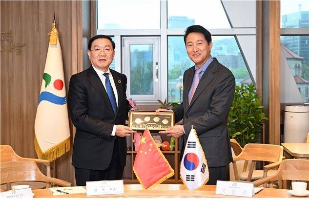 오세훈 서울시장과 중국 청두시 왕펑차오(王鳳朝) 시장 [서울시 제공. 재판매 및 DB 금지]