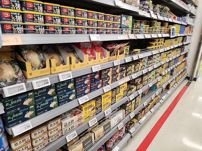 한 대형마트의 캔햄 코너/사진=김아름 기자 armijjang@