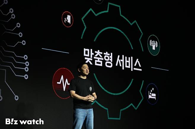 최성환 SK네트웍스 사업총괄 사장 겸 나무엑스 EA(Executive Advisor)가 7월 출시 예정인 웰니스 로봇의 미래 혁신 기술에 대해 설명하고 있다./사진=이명근 기자 qwe123@