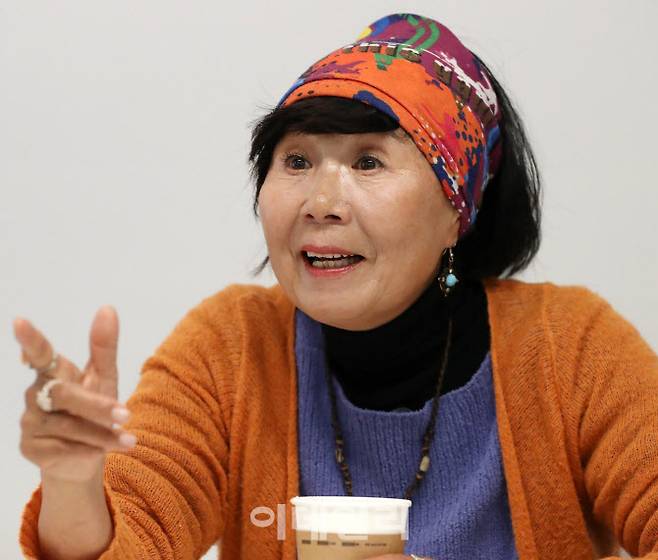 서명숙 제주올레 이사장이 예종석의 파워인터뷰에 답하고 있다. (사진=김태형 기자)