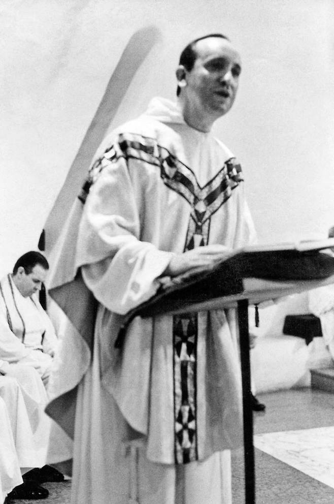 1976년경 호르헤 마리오 베르고글리오(프란치스코 교황의 속명)(사진=레딧 갈무리)