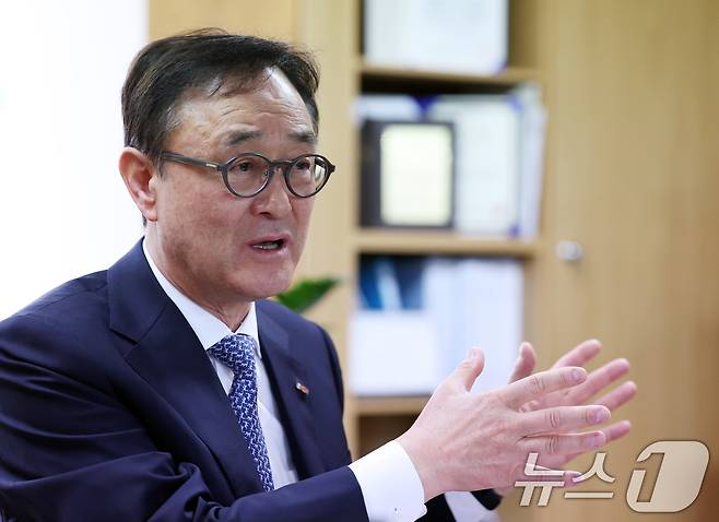 송치영 소상공인연합회장이 15일 서울 영등포구 소상공인연합회에서 뉴스1과 인터뷰를 하고 있다. 2025.4.15/뉴스1 ⓒ News1 오대일 기자