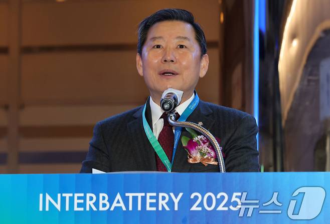 이철규 국회 산업통상자원중소벤처기업위원회 위원장이 지난달 5일 서울 강남구 코엑스에서 열린 ‘인터배터리 2025’ 개막식에서 축사를 하고 있다./뉴스1 ⓒ News1 박세연 기자
