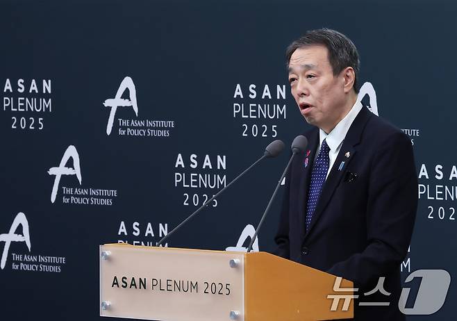 미즈시마 코이치(Mizushima Koichi) 주한 일본대사가 23일 오전 서울 용산구 그랜드하얏트 호텔에서 열린 '아산 플래넘 2025'에서 축사를 하고 있다. '해방 80주년, 한일 국교정상화 60주년'을 주제로 열린 아산 플래넘 2025는 한국과 주변 국가 관계, 동북아 미래비전, 한국과 동북아의 미래 안보와 번영 등을 논의한다. 2025.4.23/뉴스1 ⓒ News1 장수영 기자