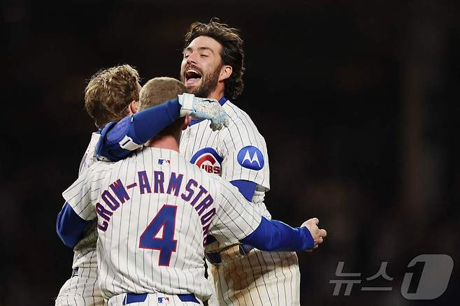 시카고 컵스가 23일(한국시간) 열린 2025 메이저리그 LA 다저스와 홈 경기에서 11-10으로 역전승했다. ⓒ AFP=뉴스1
