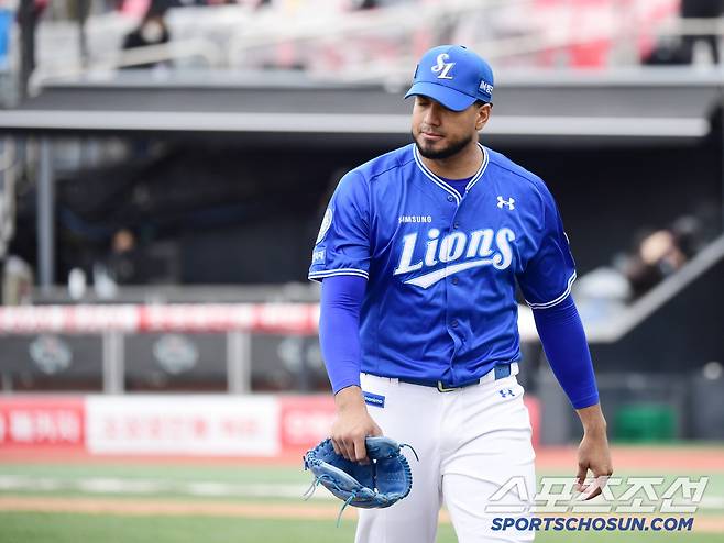 13일 수원 케이티위즈파크에서 열린 KT와 삼성의 경기. 2회 연속 안타 허용하며 3실점을 내준 삼성 선발 레예스. 수원=송정헌 기자songs@sportschosun.com/2025.04.13/