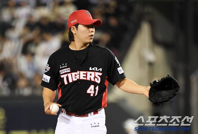18일 잠실구장에서 열린 두산 베어스와 KIA 타이거즈의 경기. KIA 황동하가 역투하고 있다. 잠실=박재만 기자 pjm@sportschosun.com/2025.04.18/