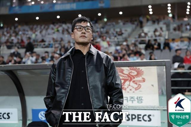 선수 개인의 잠재력과 팀 조직력을 앞세워 기적을 낳고 있는 광주FC의 이정효 감독./K리그