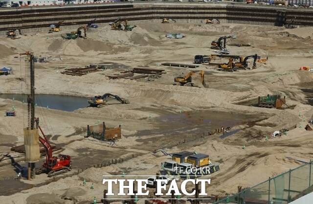 지방 건설산업이 경기 침체와 미분양 주택 문제로 붕괴될 위기에 처했다. 특히 지방 중심의 건설수주 감소로 지역경제 회복도 지연되고 있다. /뉴시스