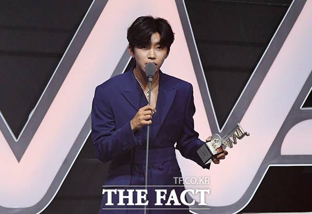 임영웅이 21일 주간 아이돌 랭킹 사이트 '팬앤스타' 솔로랭킹에서 120주 연속 1위를 차지하는 기염을 토했다./더팩트 DB