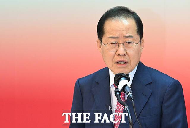 홍준표 국민의힘 경선 후보가 23일 서울 여의도 대선 캠프에서 "후보는 정치를 복원하고, 원팀과 빅텐트를 넘어 대연정으로 진정한 국민통합을 이루겠다"라고 선언했다. /박헌우 기자