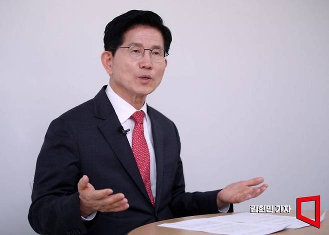 김문수 국민의힘 대통령선거 경선 후보가 18일 서울 여의도 캠프 사무실에서 아시아경제와 인터뷰를 하고 있다. 2025.4.18 김현민 기자