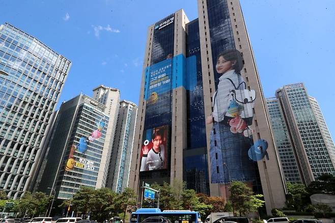 지난 22일 금융위원회가 설명자료를 통해 "우리금융지주의 자회사 편입 승인 여부 및 결정 시점은 아직 확정된 바 없다"며 "현재 안건소위에서 관련 사항을 계속 논의 중"이라고 밝혔다.ⓒ우리금융