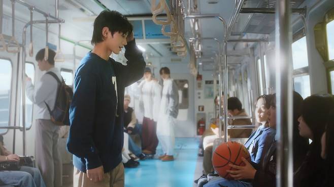 투어스 '첫 만남은 계획대로 되지 않아' MV 스틸컷