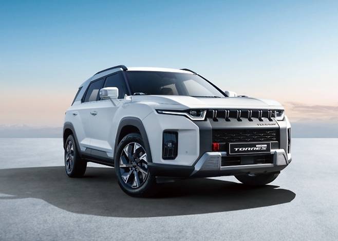 KG모빌리티 토레스 하이브리드.