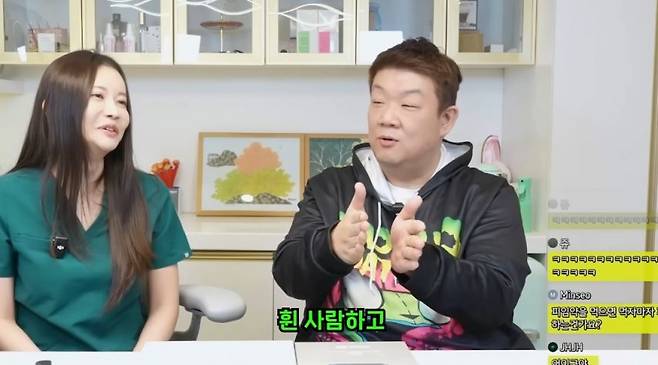 여자는휜게좋아요직진형이좋아요2.jpg 여자는 휜게 좋아요? 직진형이 좋아요?.jpg 휘어있는 고추가 좋아요 ? 직선인 고추가 좋아요 ?