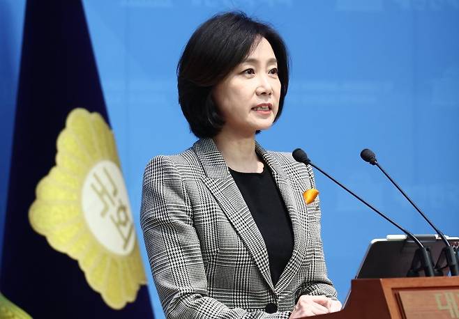 허은아 개혁신당 전 대표가 12일 오전 서울 여의도 국회 소통관에서 이준석 의원에 공개토론을 제안하는 기자회견을 하고 있다. 뉴스1