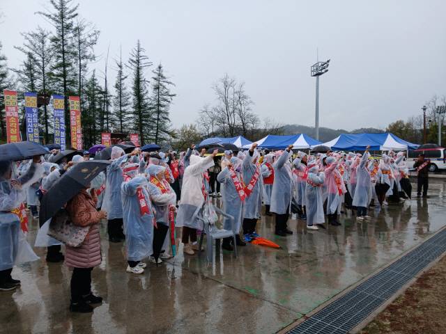 ▲ 횡성군 우천면 의료폐기물 소각장 반대 대책위원회는 22일 우천문화체육공원에서 주민 500여명이 참석한 가운데 창립총회 및 발대식을 개최했다.  박현철