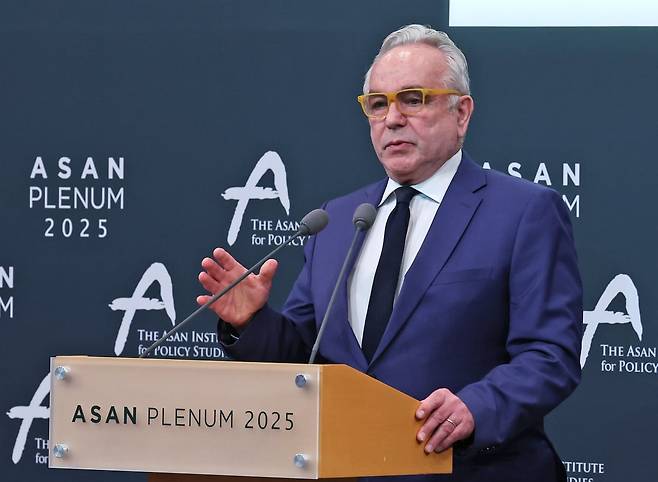 커트 캠벨(Kurt Campbell) 전 미 국무부 부장관이 23일 오전 서울 용산구 그랜드하얏트 호텔에서 열린 '아산 플래넘 2025'에서 기조연설을 하고 있다. / 사진=뉴스1