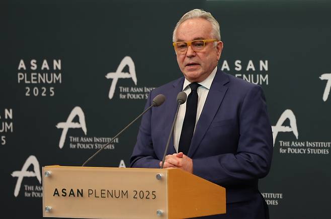 커트 캠벨 전 미국 국무부 부장관이 23일 그랜드 하얏트 서울에서 아산정책연구원 주최로 열린 ‘아산플래넘 2025’에서 기조연설을 하고 있다. 연합뉴스