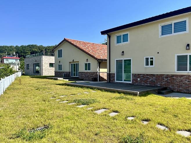 장애인과 취약계층이 함께 생활하는 '정성하우스'. 주거와 일자리를 연계한 복합 커뮤니티로, 미혼모·자립준비청년 등으로 지원 대상을 확대해가고 있다.