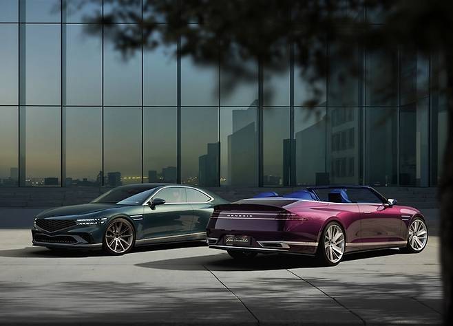 제네시스 엑스 그란 쿠페(왼쪽)와 컨버터블 [사진출처=현대차]