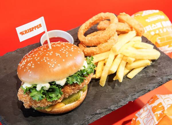 버거킹이 선보인 신메뉴 ‘크리스퍼’. [사진 = 버거킹 제공]