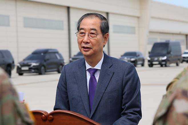 한덕수 대통령 권한대행 국무총리가 23일 경기도 평택 캠프 험프리스 한미연합사령부를 방문해 발언하고 있다. [사진 출처 = 국무총리실, 연합뉴스]